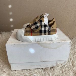 Burberry shoes